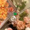 Broche de imitação francesa de camélia, pérola natural de águas profundas, gelo, verde transparente, calcedônia, broche de luxo com pingente de diamante flash, uso duplo