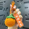 Produto Acabado de Crochê: Chaveiro Pingente Coisas Boas Acontecem, Tecido à Mão para Carro Chaveiro Decoração Presente