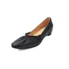 Zapatos de tacón de cuña invisible de piel auténtica, punta redonda, boca poco profunda, estilo nuevo para primavera/verano 2026, para mujeres menudas