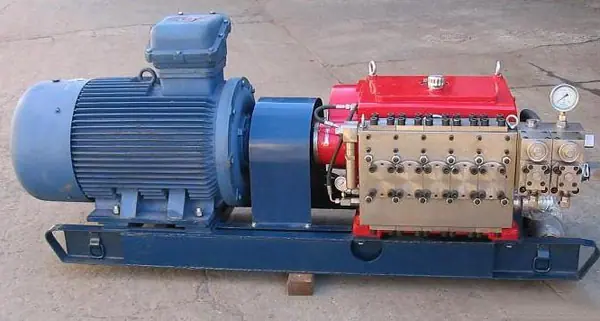 BPW250-6.3矿用喷雾泵站3