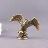 Águila de latón puro pisando una calavera, águila extendiendo sus alas, regalo cultural y creativo vintage, manualidad decorativa de escritorio, adorno de cobre