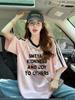 Camiseta Chic Retro de Manga Raglán Suelta Moda Femenina Casual Letra Reductora de Edad Largo Medio Cuello en V Top Elegante