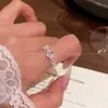 Anillo Exquisito de Encaje Hueco de Lujo Ligero para Mujer, Anillo de Dedo Índice de Diseño de Moda de Gama Alta Nicho, Anillo Versátil y Elegante