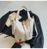 Bolsa de Ombro Casual Portátil Cor Sólida 2024 Nova Moda Casual Bolsa de Ombro Retro para o Dia a Dia Mais Fácil de Combinar Transversal Bolsa Feminina