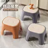 Taburete de plástico engrosado para uso doméstico, adecuado para sala de estar, mesa de centro, apilable, baño, baño de bebé, taburete antideslizante, silla para cambiarse los zapatos