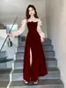 Vestido de Terciopelo Dorado Elegante con Abertura, Fruncidos y Puntadas Doradas, Nuevo para Otoño e Invierno, Ajustado al Hombro, Adelgazante para Mujer