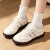 Zapatillas de entrenamiento alemanas estilo coreano para niños, colección primavera/otoño 2026, zapatillas casuales versátiles para niñas, cómodas zapatillas blancas estilo coreano para niños de mediana y mayor edad