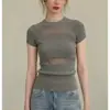 Camiseta de tricô cinza com detalhes vazados e manga curta para mulheres, estilo nicho slim-fit de verão, top modelador e estiloso