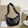 Bolso bandolera suave de estilo minimalista francés con pliegues suaves, en tonos de baja saturación, para mujer, adecuado para el uso diario, commuting y compras, bolso en forma de media luna