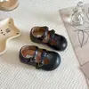 Sapatos de Couro Infantis Estilo Coreano 2026 Primavera/Outono Novos Sapatos de Princesa para Meninas Sapatos Macios de Solado Único Estilo Coco Chanel para Bebês Sapatos Infantis Vermelhos