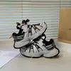 Zapatos deportivos de moda para niñas 2025, nuevos para primavera y otoño, suela suave para niños, parte superior de malla, transpirables y ligeros, estilo "dad shoes"