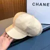 Nuevo Sombrero de Equitación de Moda para Mujer para Otoño e Invierno, Sombrero Octogonal Plegado de Gamuza que Hace que la Cara Parezca Más Pequeña, Boina Estilo Japonés y Coreano Gorra de Periodista Venta al por Mayor