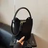 Bolsa transversal de nicho transfronteiriça, novo modelo 2026, bolsa de mão simples e estilosa, bolsa saco, bolsa de ombro para o dia a dia, bolsa versátil para mãe e filha