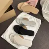 Chanclas de verano para mujer, nuevo modelo 2026 para uso exterior, sandalias de dedo para la playa con suela suave, sencillas y versátiles, adecuadas para combinar con faldas