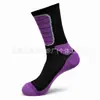 Meias esportivas masculinas transfronteiriças plus size de comprimento médio, meias para basquete e corrida, que absorvem o suor e são respiráveis, com sola tipo toalha, e apresentando um design de letras e color block para exportação