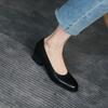 Sapatos Baixos Confortáveis com Salto Grosso e Solado Macio Sapatinhos Decotados 2025 Elegantes Sapatos Femininos de Aeromoça Salto Alto Bico Redondo Versáteis Sapatos Profissionais para Trabalho