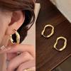 Pendientes de aro elegantes de plata esterlina para mujer 2024 Nuevo sentido de alta gama Otoño e Invierno Dorado Aro grande liso Pendientes de aro redondos