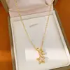 Collar de estrella de circón bañado en oro real de 18k, cadena para la clavícula de lujo ligero de nicho, joyería versátil exquisita para el día a día al por mayor