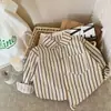 Venta de Liquidación Sin Devoluciones ni Cambios 15 Yuan Camiseta Mabao para Niños Estilo Coreano Vintage con Rayas Verticales y Bolsillos