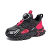 Tênis com fivela giratória, novo modelo de primavera, sapatos atléticos respiráveis, tênis esportivos leves de malha, sapatos casuais para meninos mais velhos