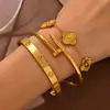 Conjunto de Pulseiras de Aço Inoxidável Douradas Transfronteiriças com Design de Trevo de Quatro Folhas, Pulseira de Joia em Aço Titânio