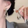 Pendientes de Clip de Lujo Ligero Estilo Hong Kong sin Agujeros para Orejas Pendientes Geométricos de Perla y Camelia para Mujer Sentido Avanzado Simples Elegantes Pendientes Versátiles