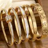 Venta Caliente Transfronteriza Impermeable Resistente a la Decoloración Acero de Titanio Set de Pulseras de Flor Lujo Ligero Moda de Gama Alta Versátil Chapado en Oro de 18 Quilates