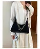 Bolsa Veludo Camurçado Fashion Feminina 2026 Outono/Inverno Nova Super Quente Nicho Corrente Ombro Único Sobrancelha Bolsa Pequena para Sair
