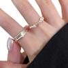 Anillo Irregular Plata Rota Perla para Mujer 2025 Diseño de Nicho Lujo Ligero Moda de Gama Alta Anillo para Dedo Versátil