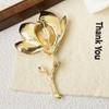 Broche de Magnolia Blanca Esmaltada Accesorio Floral de Nicho Pin para Abrigo de Mujer Pin de Abrigo del Zodiaco del Año del Conejo Suministro Exclusivo Transfronterizo