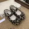 Sapatos de Algodão Quentes com Estampa de Leopardo e Forro de Lã para Aumentar a Altura Interna para Mulheres, Novo Modelo de Inverno Sapatos Mary Jane Peludos, Sapatos Birkenstock Retrô com Solado Grosso