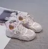 Zapatillas para Niña 2026 Nuevo Modelo de Primavera Zapatos Casuales Transpirables para Niños Zapatos de Entrenamiento Alemanes con Velcro Zapatos de Caña Baja