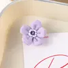 Acessório de elástico de cabelo em malha leve com flor tridimensional de cinco pétalas, acessório de tecido com centro de strass e contas, flor de cinco pétalas, atacado