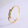 Pulseira de aço titânio prego de cabeça dupla pulseira totalmente cravejada de diamantes para meninas alta qualidade europeia e americana luxo leve moda temperamento pulseira versátil