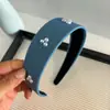 Faixa de Cabelo Casual de Sarja com Pérolas, Versão Larga para Mulheres, Luxo Acessível, Antiderrapante, Pequena Fragrância, Acessório de Cabelo de Alta Qualidade, Faixa Versátil para Mulheres