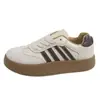 Tênis brancos de outono, casuais e versáteis, tênis de treino retro alemão, novos sapatos de plataforma de sola grossa femininos 2026, tecido bege super popular
