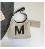 Bolsa Tote de Luxo Transfronteiriça 2026 Nova Coleção Primavera Vintage Grande Capacidade Moda Versátil Nicho Bolsa de Ombro de Mão