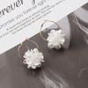 Pendientes de plata con diseño de flor de concha blanca y aguja delicada, ligeros y lujosos, con borlas y diamantes tridimensionales para mujer.