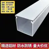 Superficie Ranurada de Aluminio Montaje Superficial Cuadrado Metálico Negro y Blanco Luz Gris Oscuro Amarillo Rojo Hebilla Plateada Canaleta para Cables Red de Cables Puente