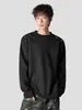 Hombreras Decorativas Metálicas Estilo Americano Camiseta Blanca de Manga Larga Pesada para Hombre Sudadera Casual Primavera/Otoño Top Trendy con Sentido de Diseño