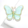 Broche de Mariposa de Lujo Ligero con Esmalte de Diamante Completo y Artesanía de Nácar, Diseño de Alas en Color Degradado, Broche Accesorio de Alta Gama para Traje y Abrigo