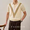 Ropa de punto de manga corta para hombre Camisa polo de triángulo a rayas Cuello en V Camiseta de corte ajustado Comercio exterior Venta al por mayor transfronteriza Camiseta a rayas para hombre