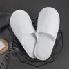 Pantuflas Gruesas Personalizadas al por Mayor para Hoteles de Lujo, Casas de Huéspedes, Salones de Belleza, Hospitalidad Doméstica Desechable, Engrosadas para Uso en Hotel