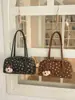Bolso de bolos de nicho estilo coreano para mujer, nueva colección 2026, diseño de lunares, gran capacidad, bolso de hombro, adecuado para el transporte diario, bolso tipo almohada moderno y a la moda