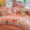 Conjunto de Quatro Peças de Cama de Veludo Leite Personalizado pelo Fabricante, Lençóis Quentes de Flanela e Capa de Edredom, Conjunto de Cama de Três Peças para Dormitório de Estudante
