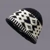 Sombrero Cubo de Cuadros de Diamantes Retro Coreano para Mujer Otoño/Invierno Hace que la Cara se Vea Más Pequeña Versátil Bloque de Color Circunferencia de Cabeza Grande Sombrero de Lana Tejido