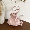 Bolso tipo cubo suave con cordón de estilo sencillo para mujer, nuevo bolso versátil de hombro cruzado para el verano 2026, bolsa de la suerte