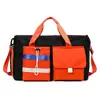 Nueva bolsa de fitness de color de contraste con doble bolsillo, bolsa de equipaje portátil con separación de húmedo y seco, bolsa de almacenamiento de gran capacidad para viajes, logotipo imprimible