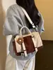 Bolso tipo Boston casual ligero de dos tonos 2026 nuevo versátil moda de invierno bandolera y de hombro