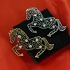 Broche Hueco de Caballo del Zodiaco para Mujer, Gama Alta, Lujo Accesible, Solapa de Ropa Prensada, Hebilla de Cintura Anti-Exposición, Broche de Joyería
